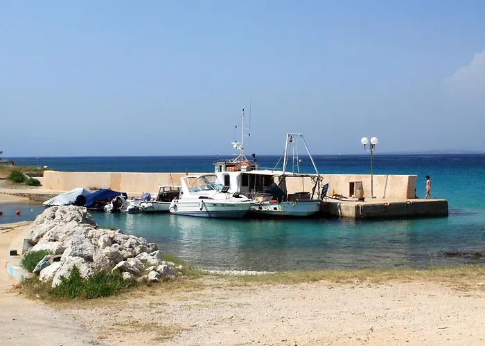 By The Sea Susica, - 25080 Углян